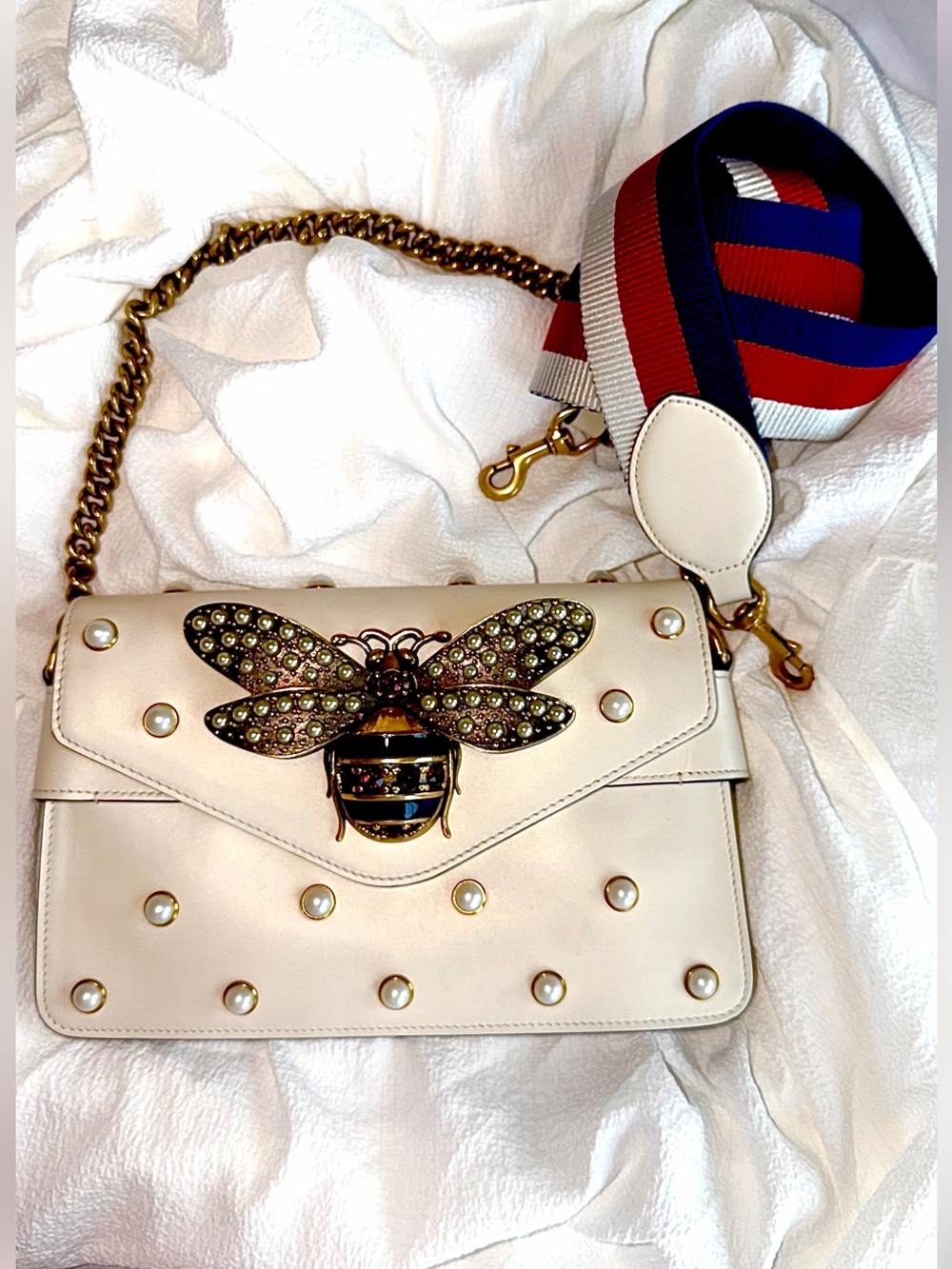 Gucci broadway authentic w. Receipt.  Ivory Bee Crossbody Bag